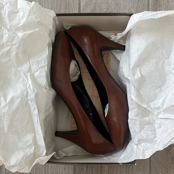 Albert Nipon brown leather heels. Size Women’s 8. - Picture 6 of 10